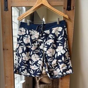 Patagonia Wavefarer Board Shorts Size 30